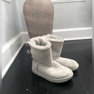Gray uggs for kids